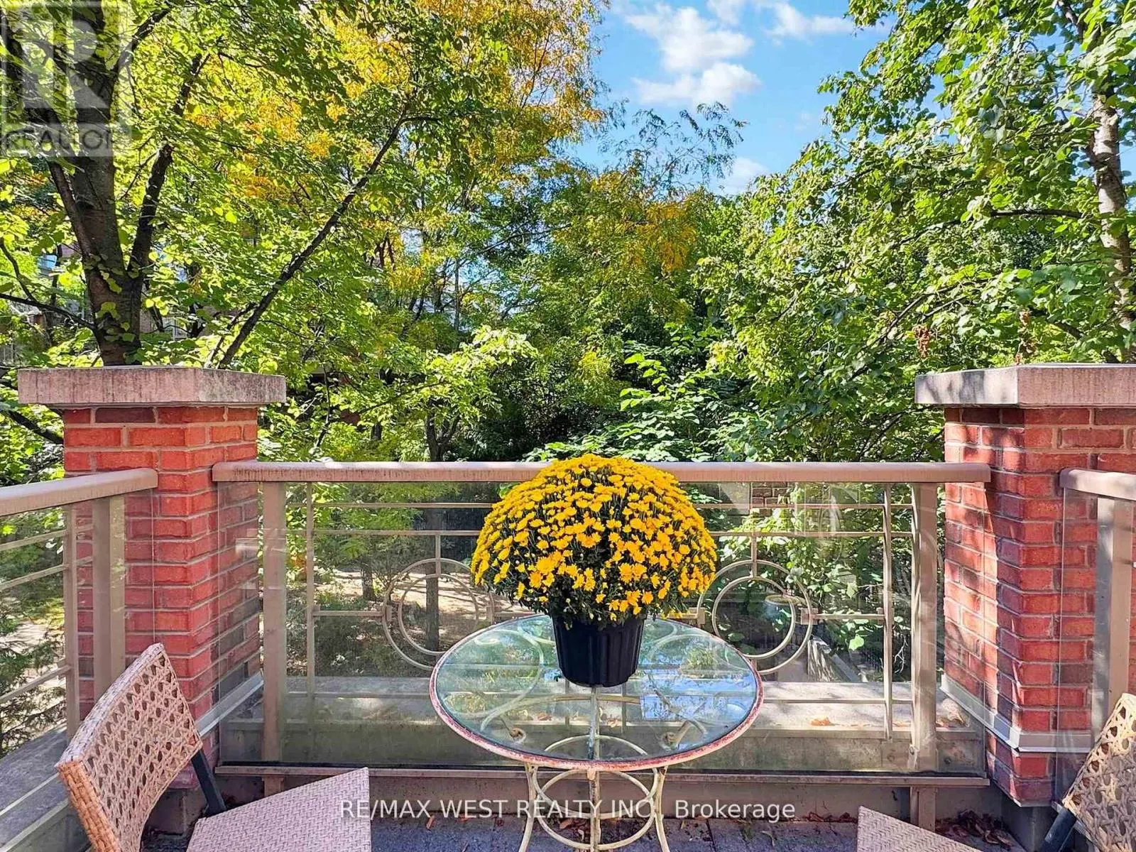 TH 14 - 20 BURKEBROOK PLACE