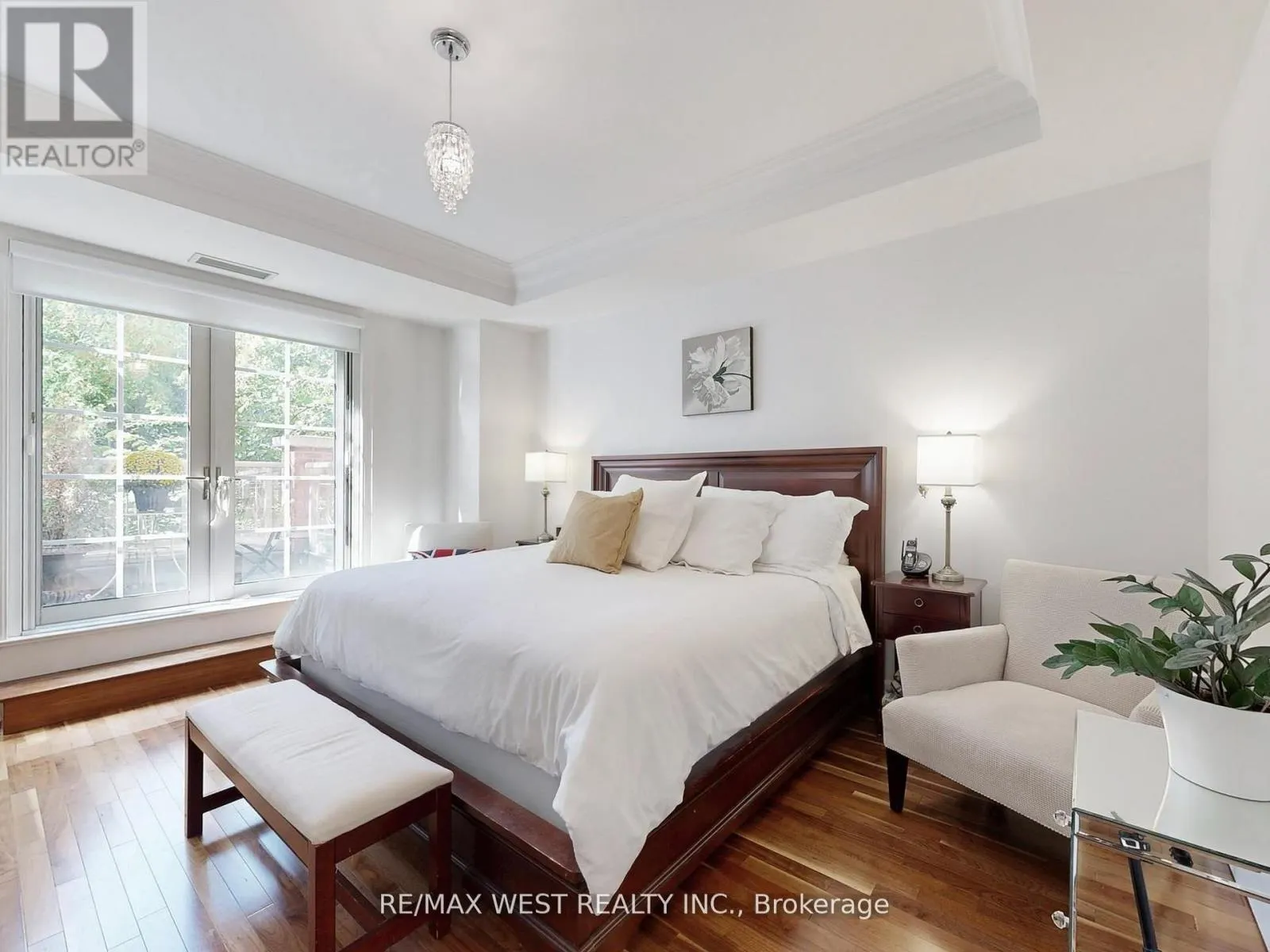 TH 14 - 20 BURKEBROOK PLACE