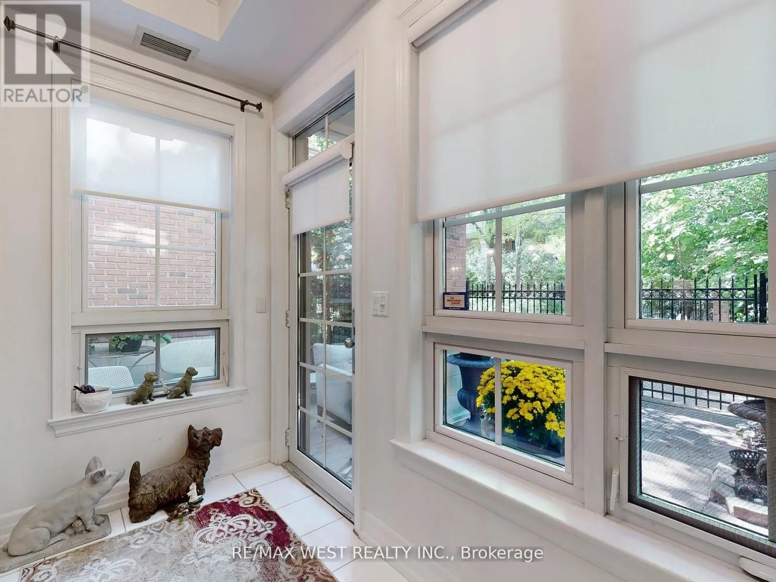 TH 14 - 20 BURKEBROOK PLACE