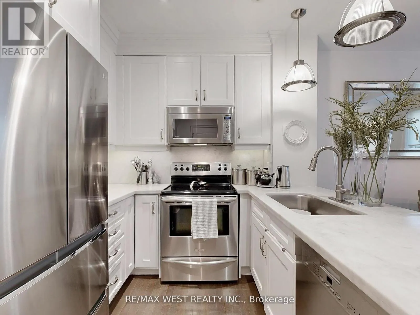 TH 14 - 20 BURKEBROOK PLACE