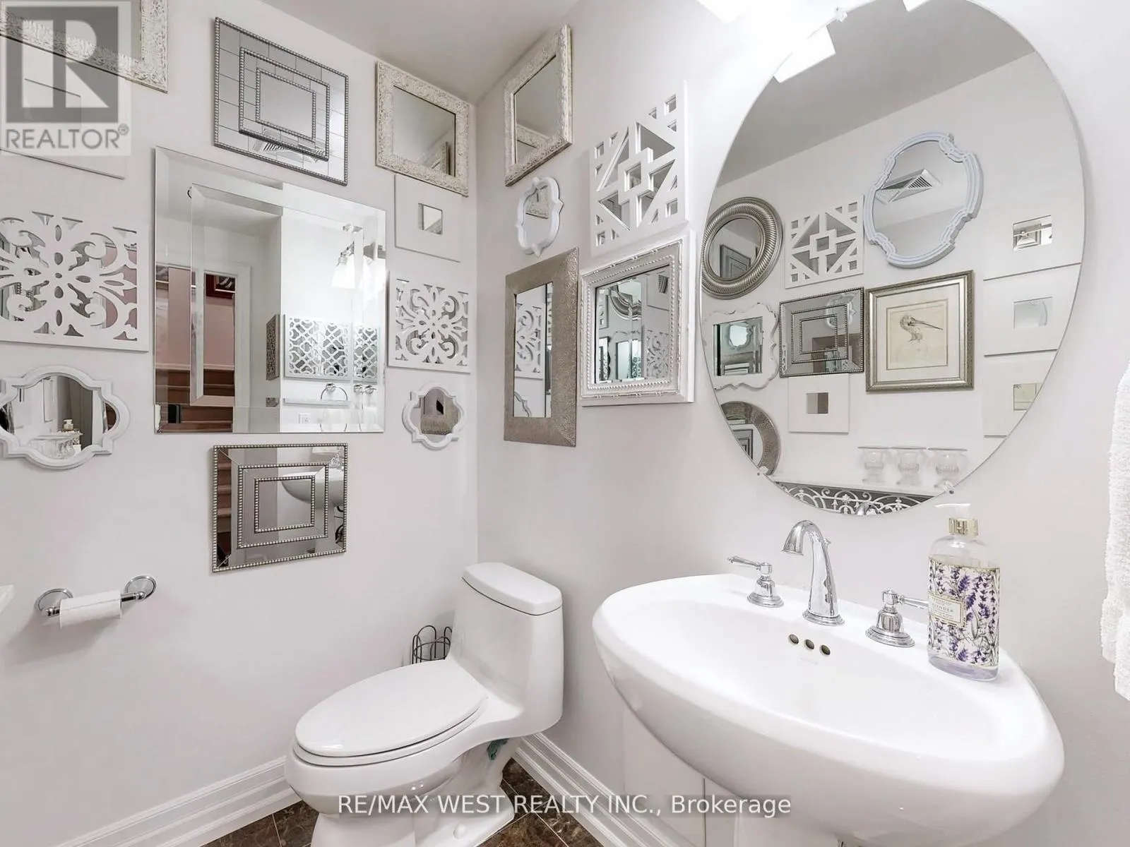 TH 14 - 20 BURKEBROOK PLACE