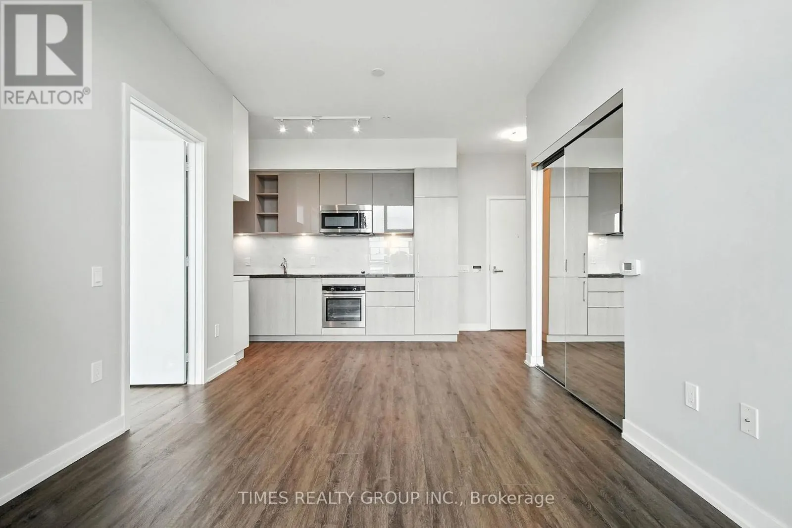 413 - 50 ORDNANCE STREET