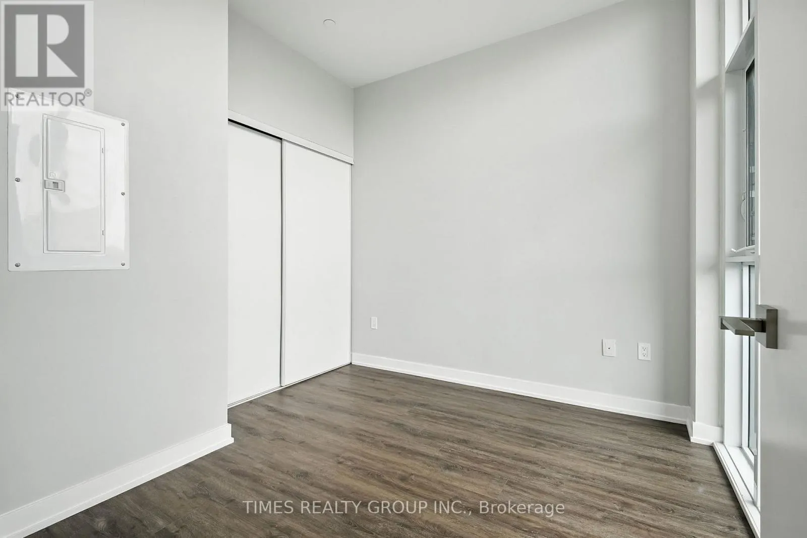 413 - 50 ORDNANCE STREET