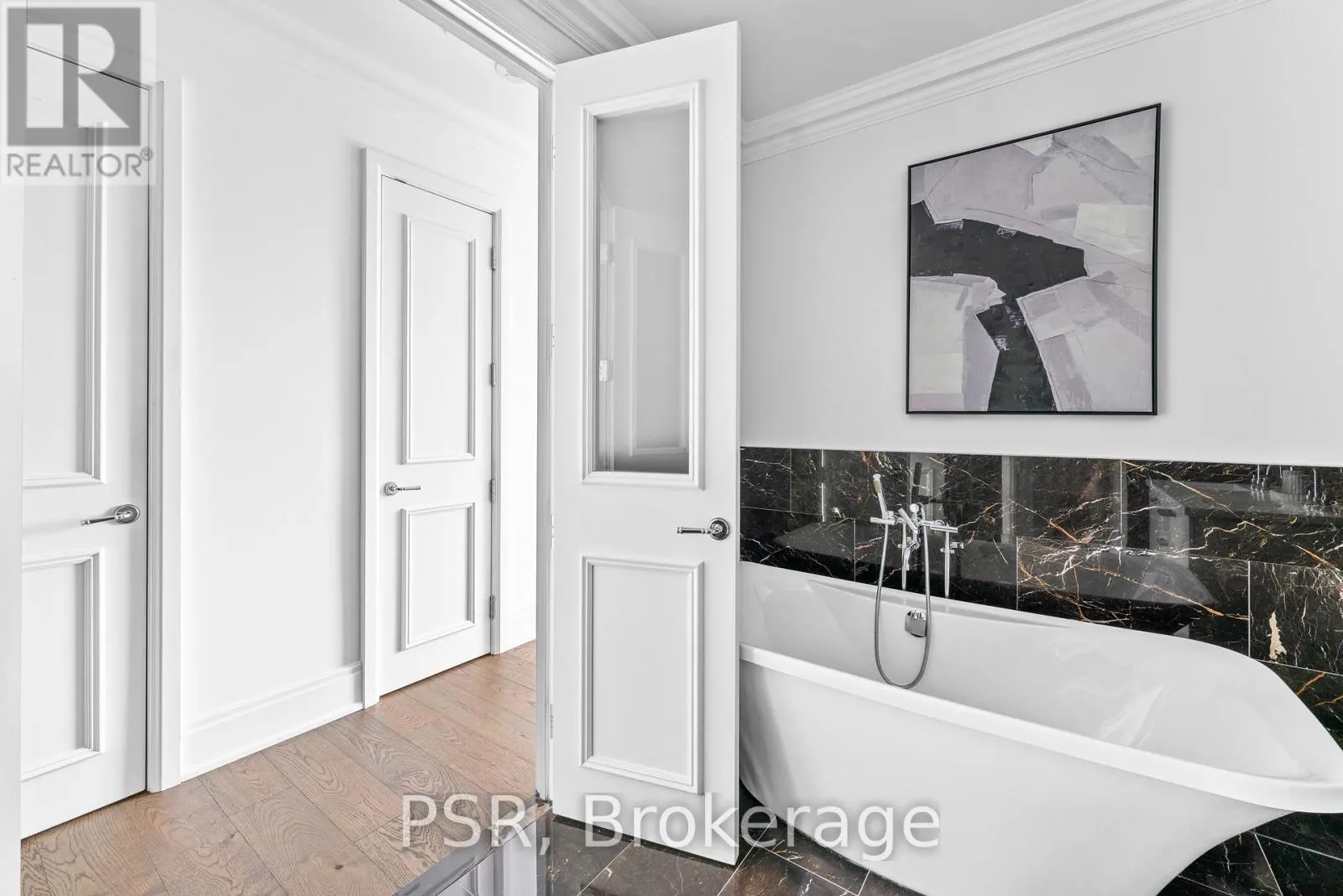 4804 - 311 BAY STREET