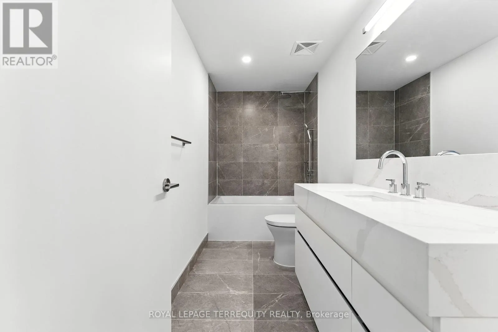 207 - 200 KEEWATIN AVENUE