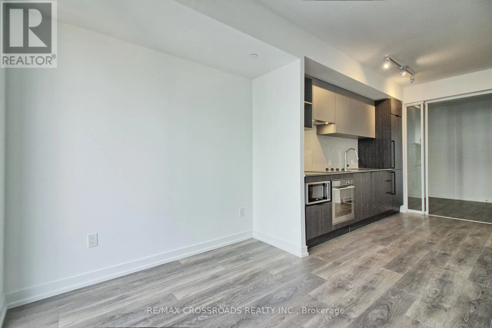 2302 - 82 DALHOUSIE STREET