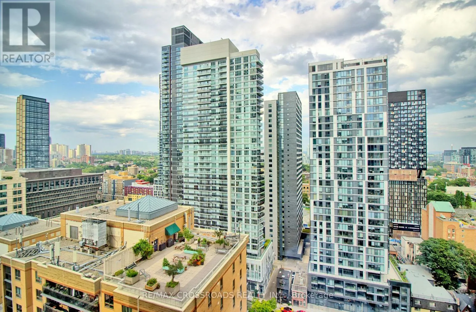 2302 - 82 DALHOUSIE STREET