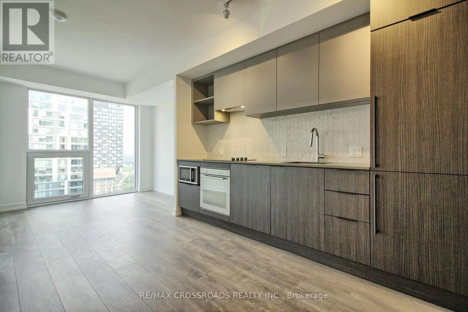 2302 - 82 DALHOUSIE STREET