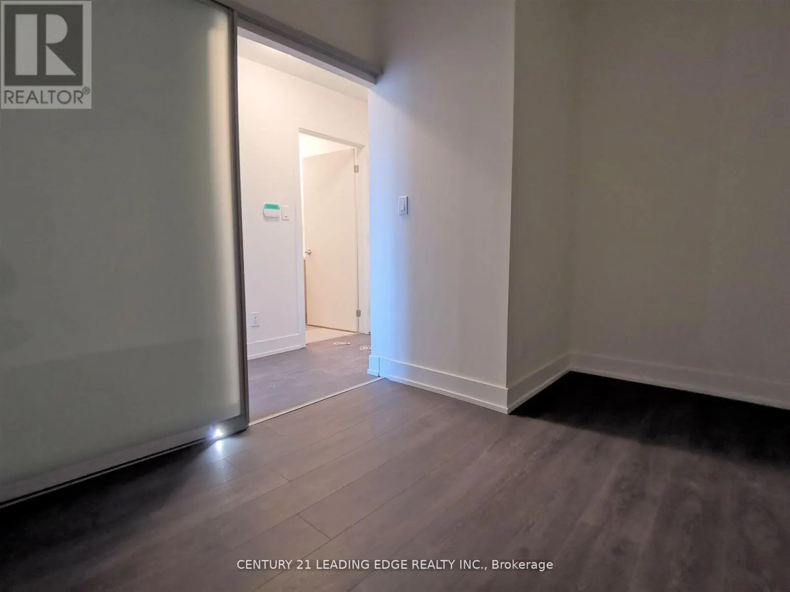 711 - 180 FAIRVIEW MALL DRIVE