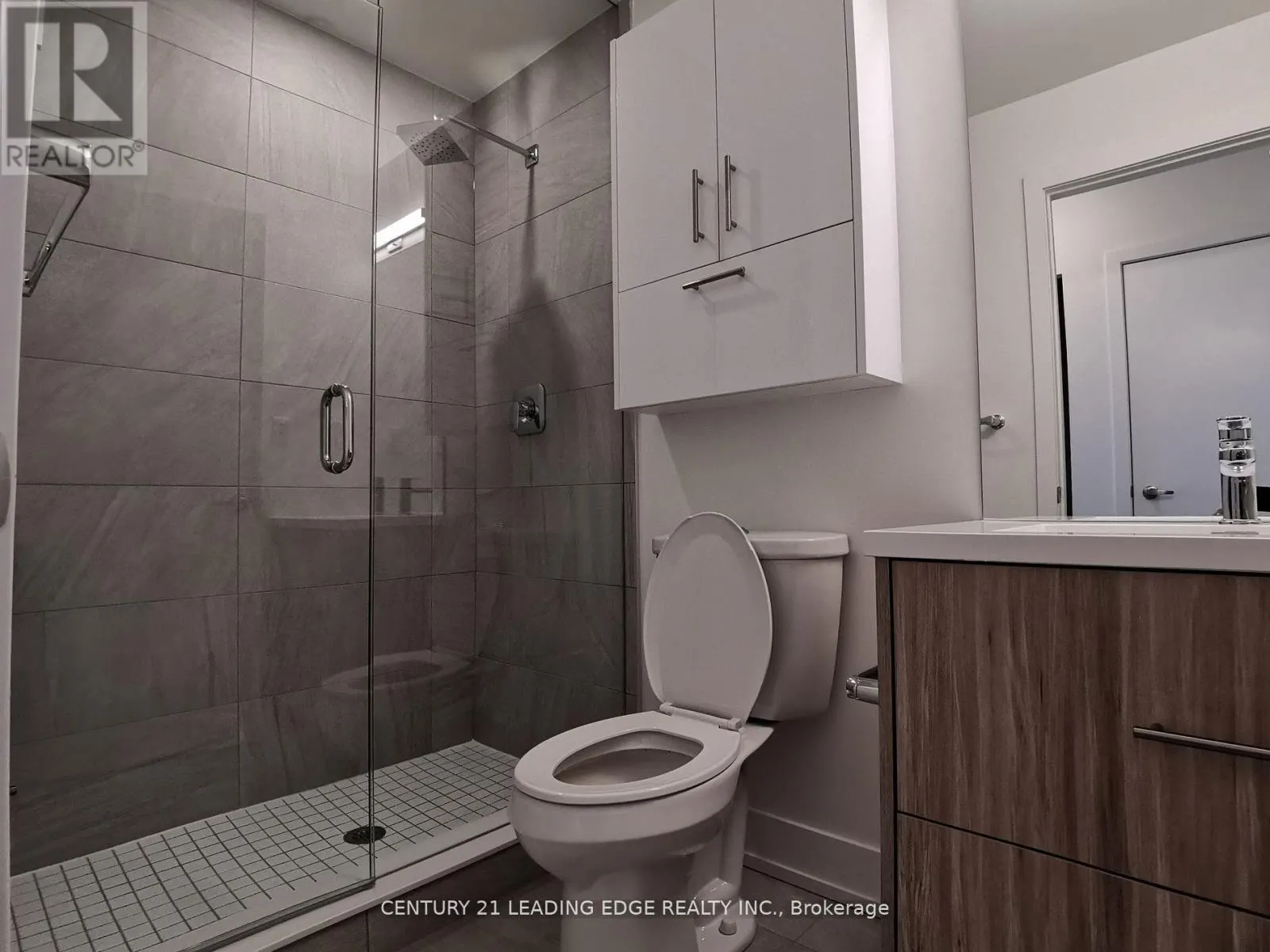 711 - 180 FAIRVIEW MALL DRIVE