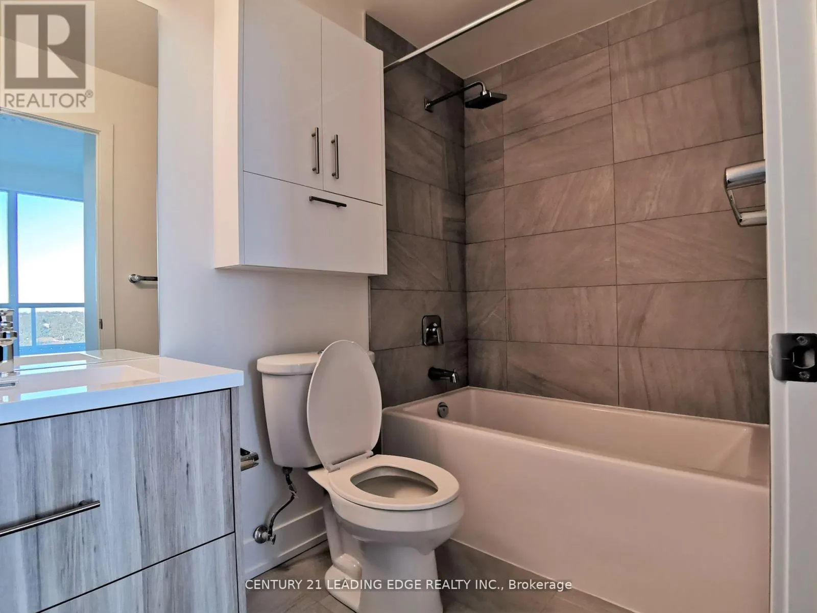 711 - 180 FAIRVIEW MALL DRIVE