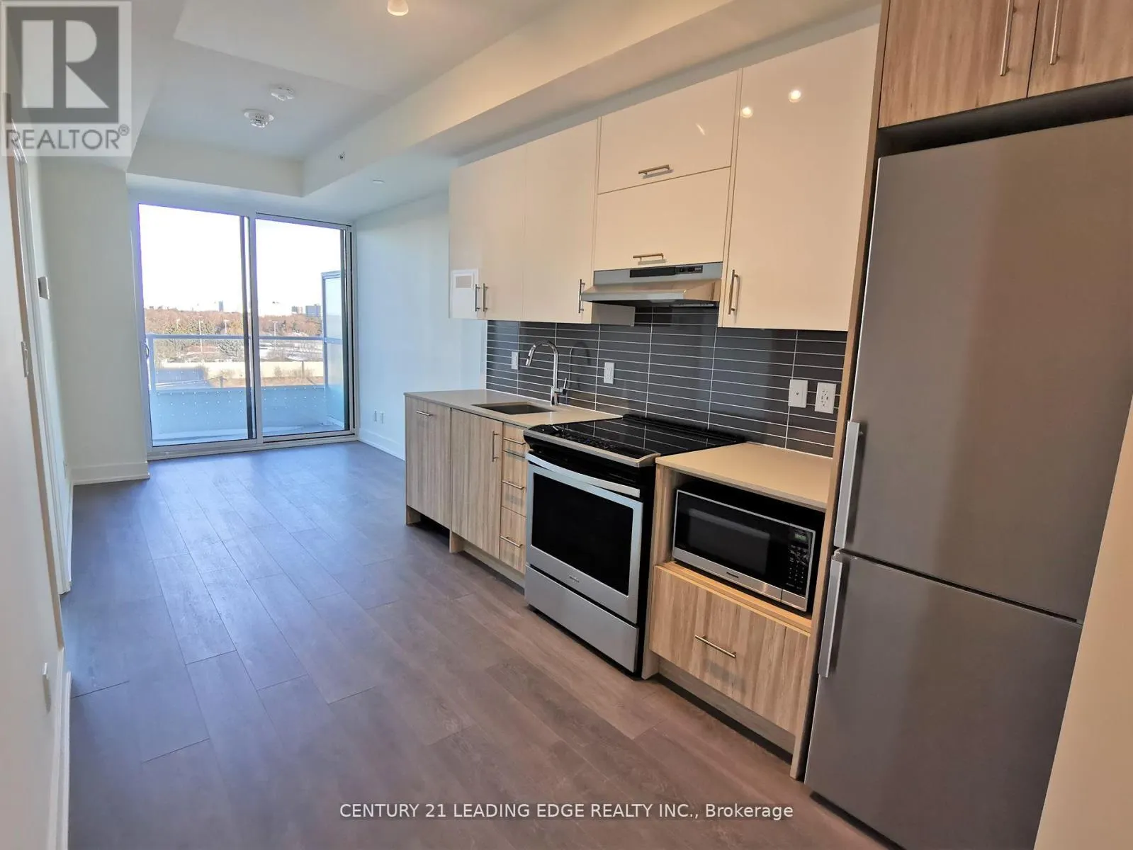 711 - 180 FAIRVIEW MALL DRIVE