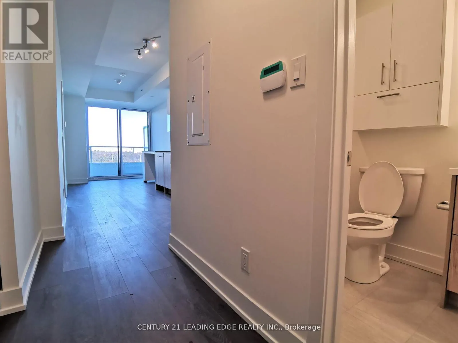 711 - 180 FAIRVIEW MALL DRIVE