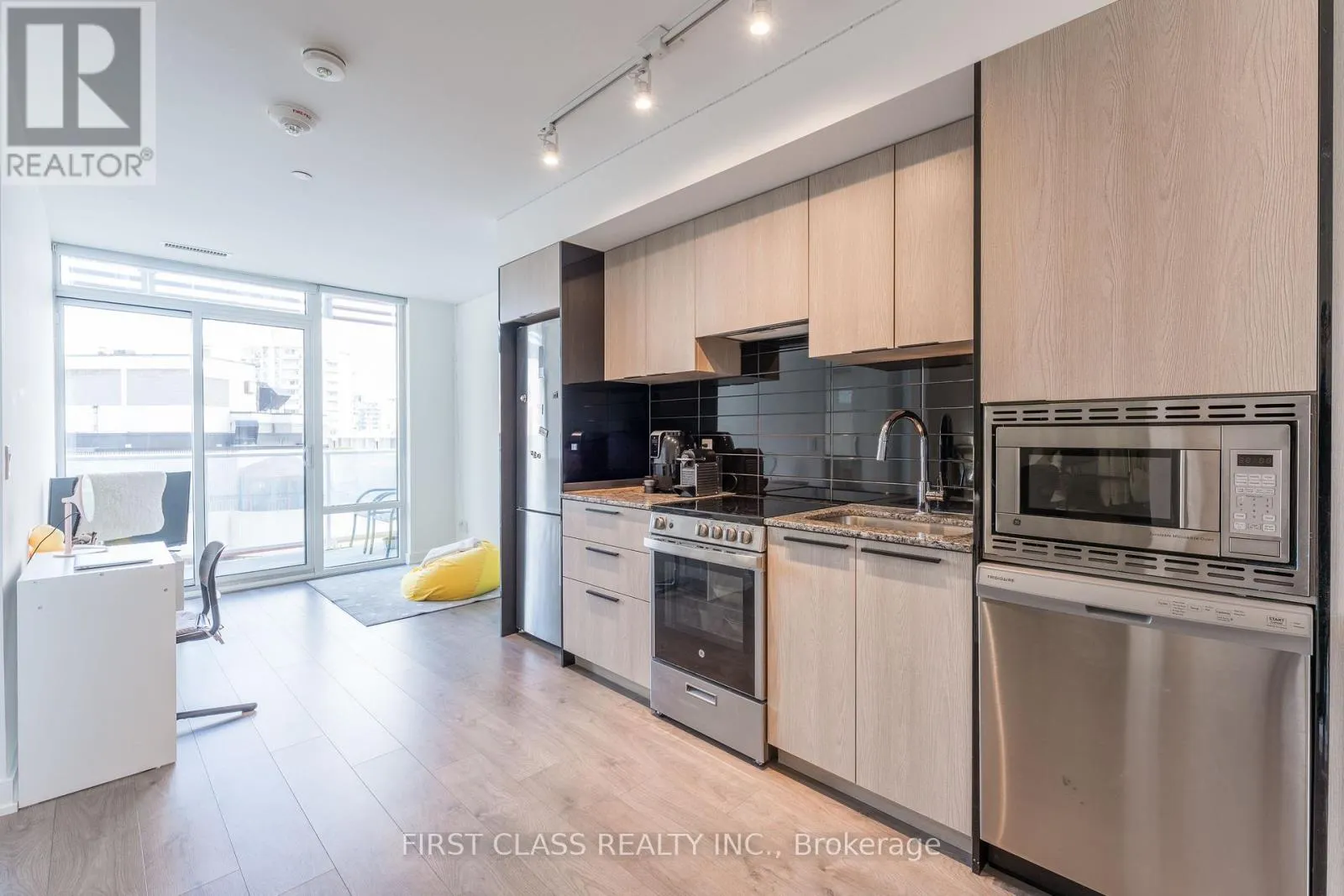 1602 - 18 MAITLAND TERRACE