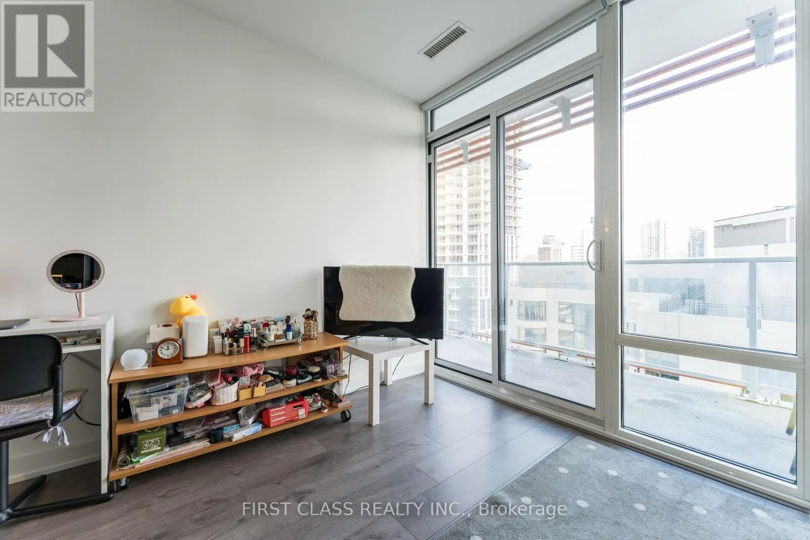 1602 - 18 MAITLAND TERRACE