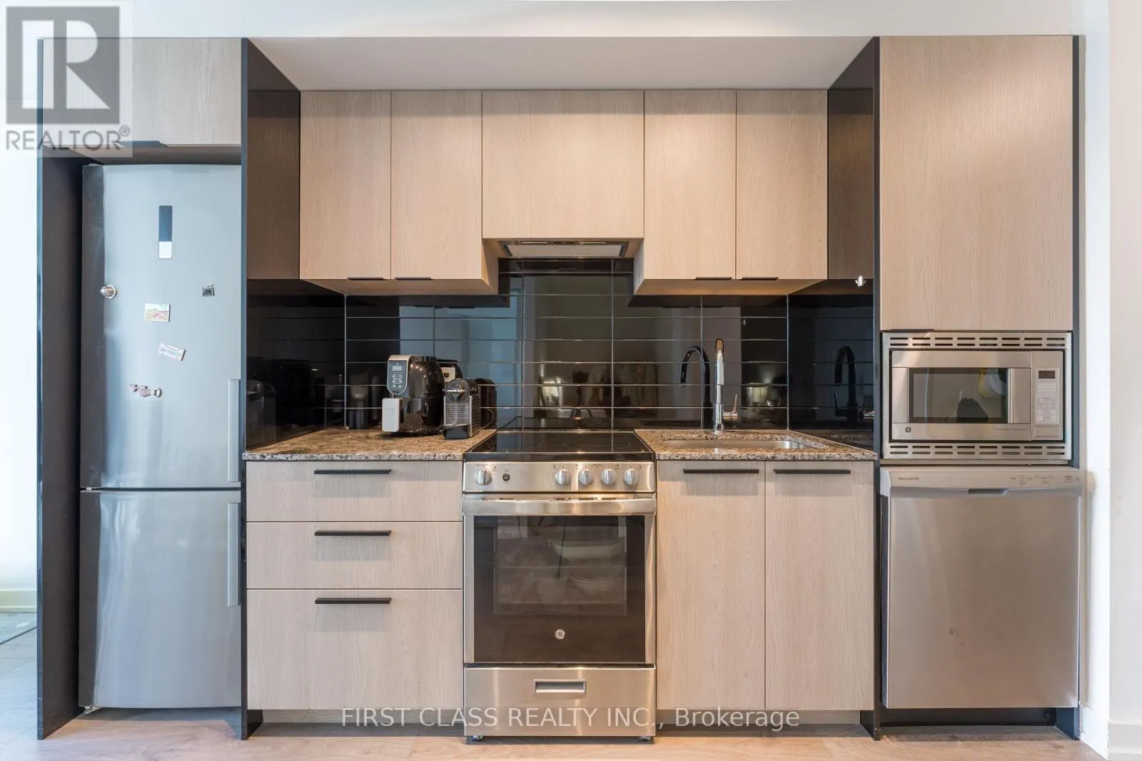 1602 - 18 MAITLAND TERRACE