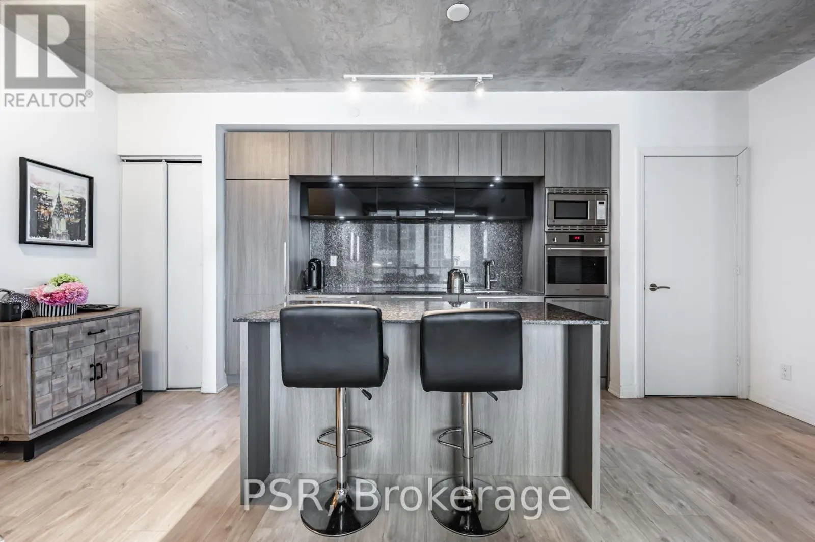 2101 - 88 BLUE JAYS WAY