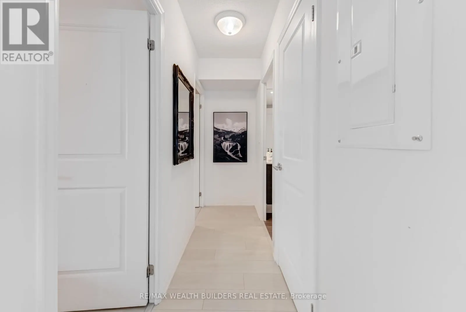 2322 - 400 ADELAIDE STREET E