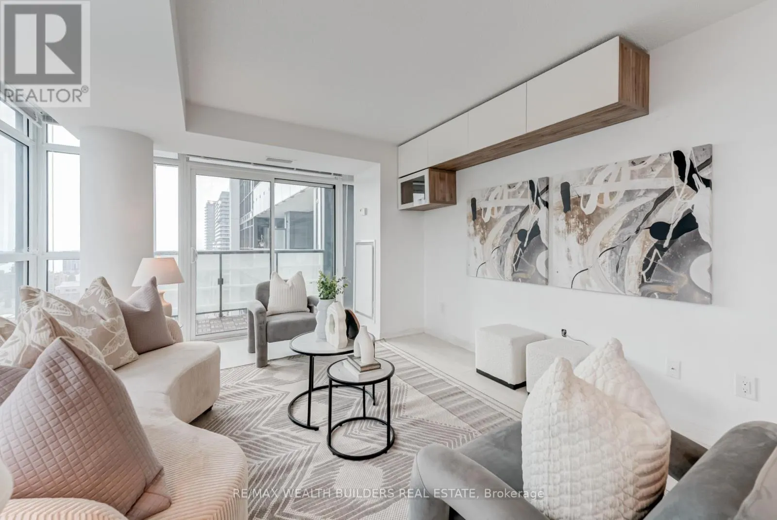 2322 - 400 ADELAIDE STREET E