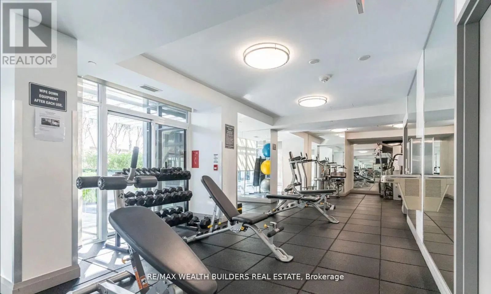 2322 - 400 ADELAIDE STREET E