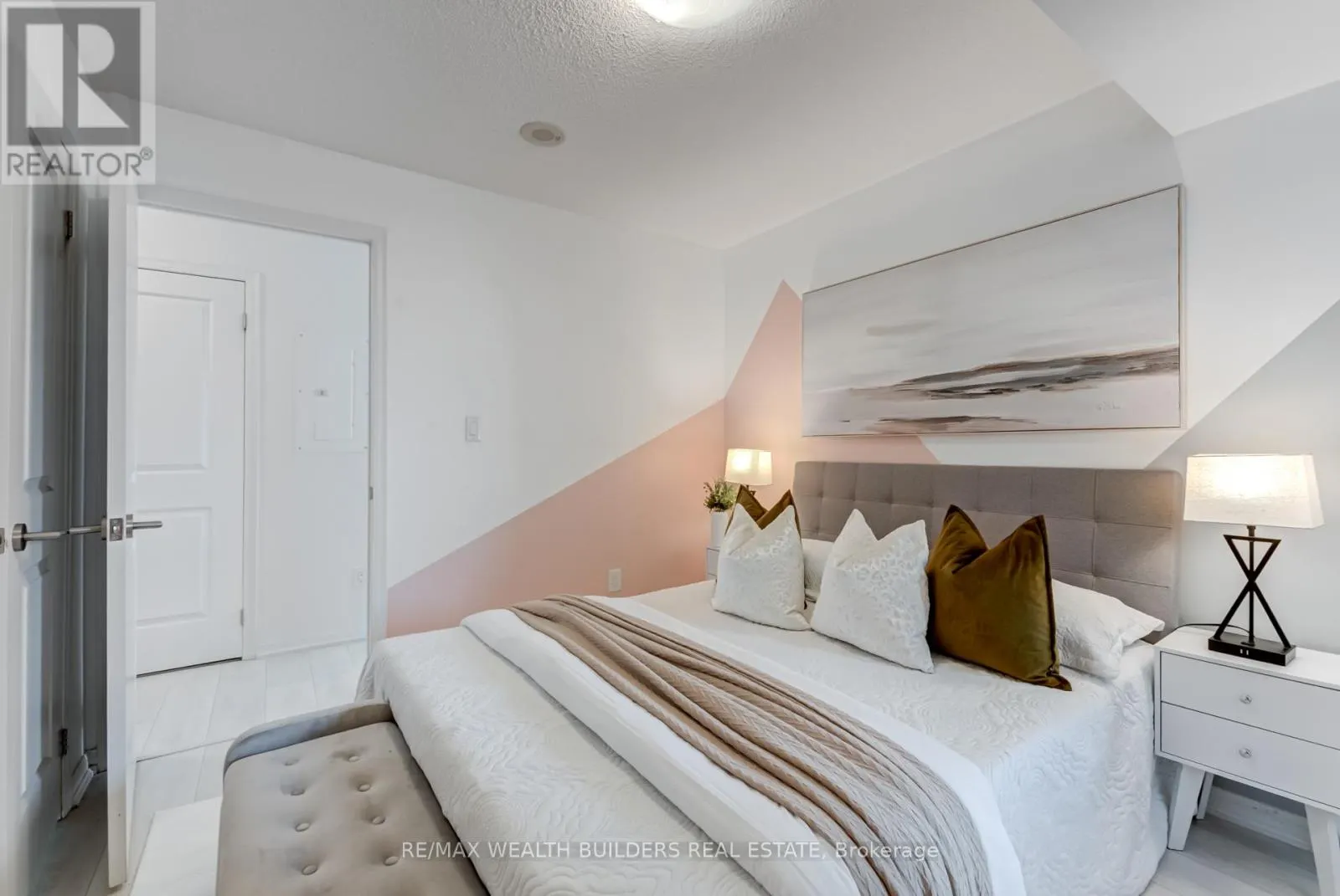 2322 - 400 ADELAIDE STREET E