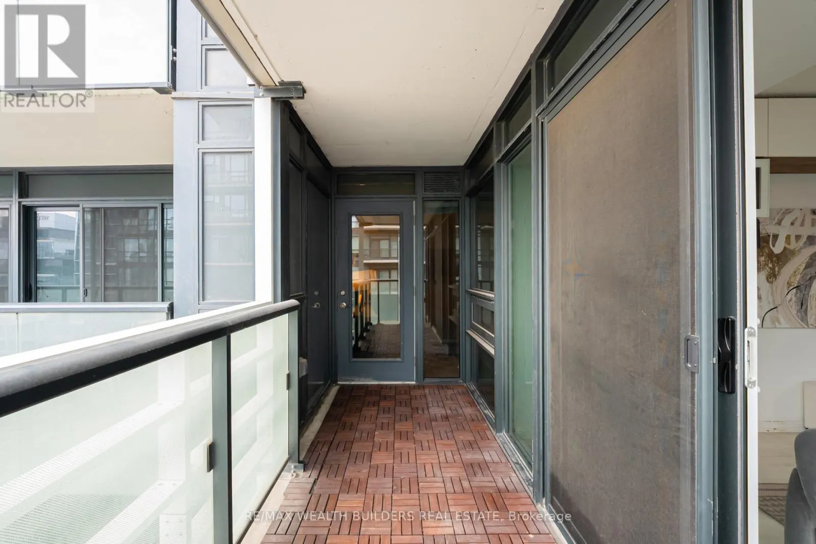 2322 - 400 ADELAIDE STREET E