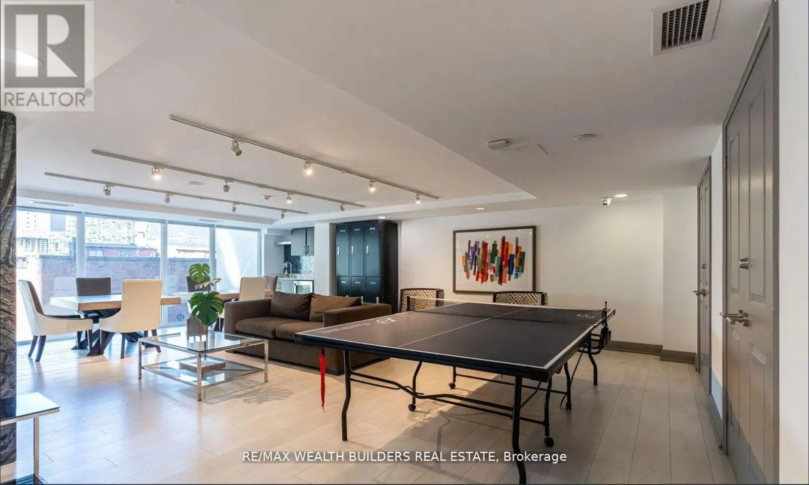 2322 - 400 ADELAIDE STREET E