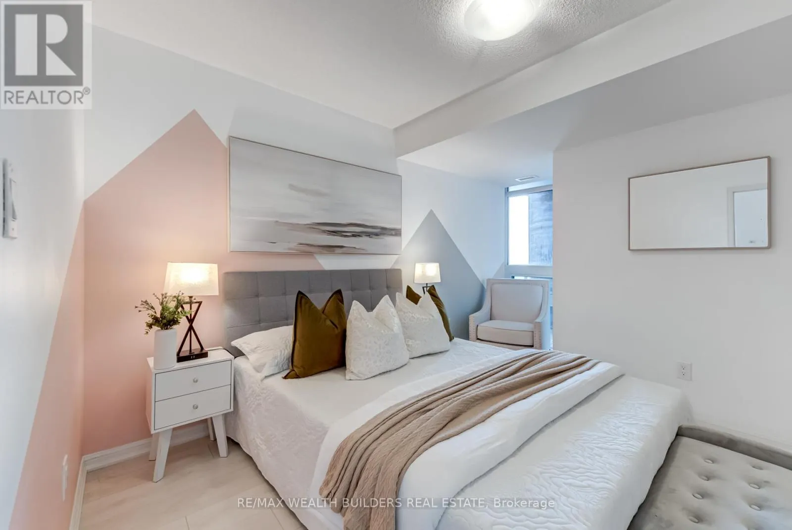 2322 - 400 ADELAIDE STREET E