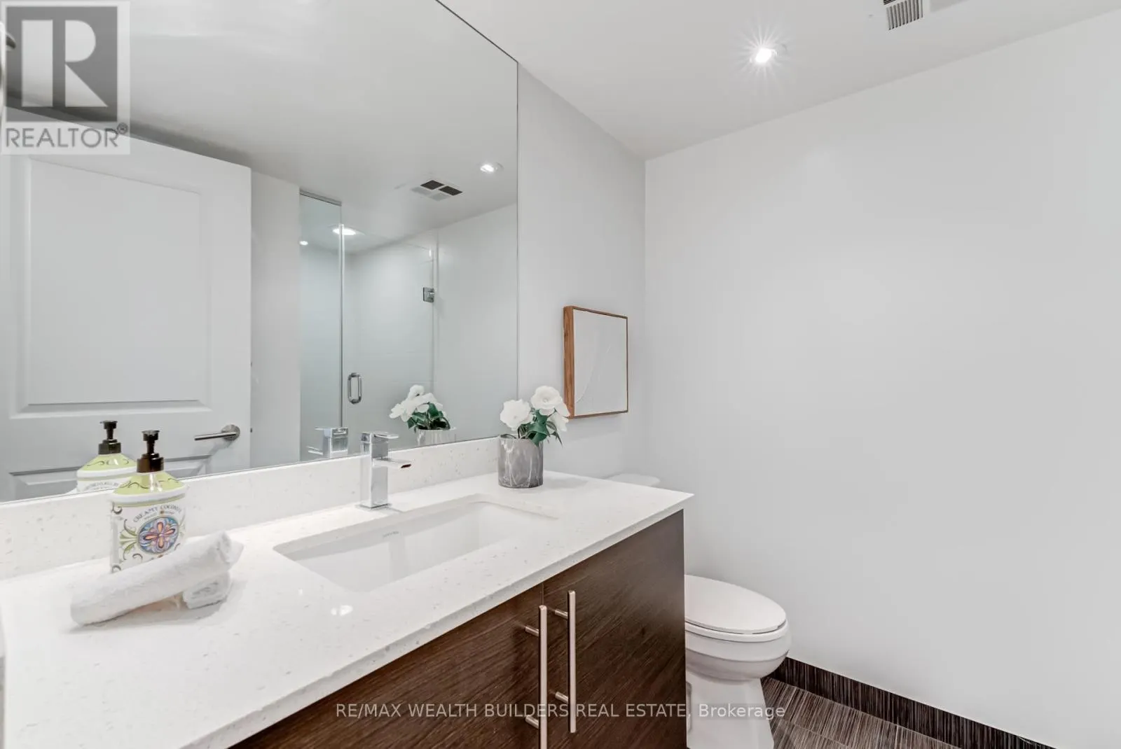 2322 - 400 ADELAIDE STREET E