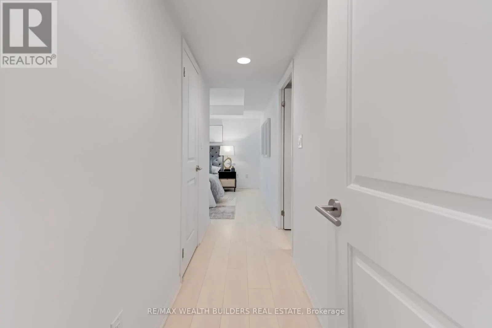 2322 - 400 ADELAIDE STREET E