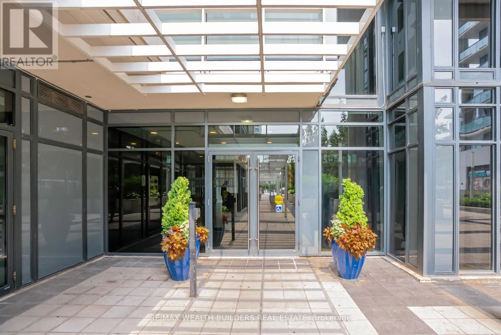 2322 - 400 ADELAIDE STREET E