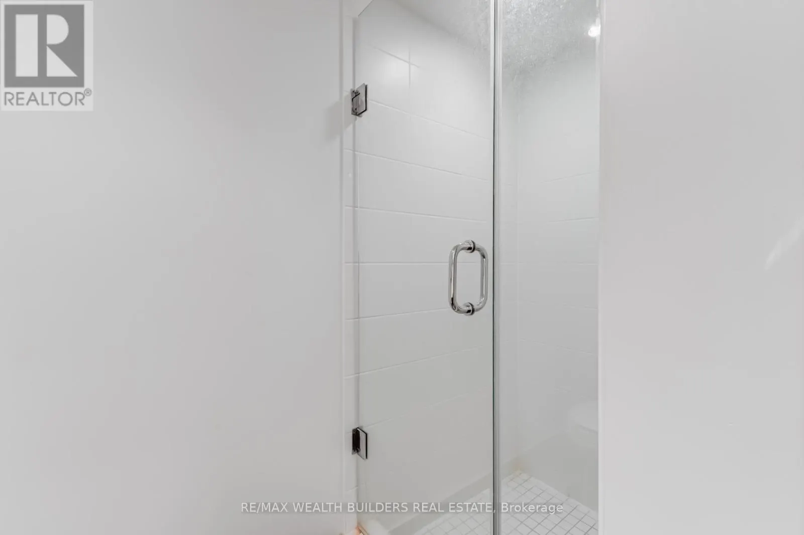 2322 - 400 ADELAIDE STREET E