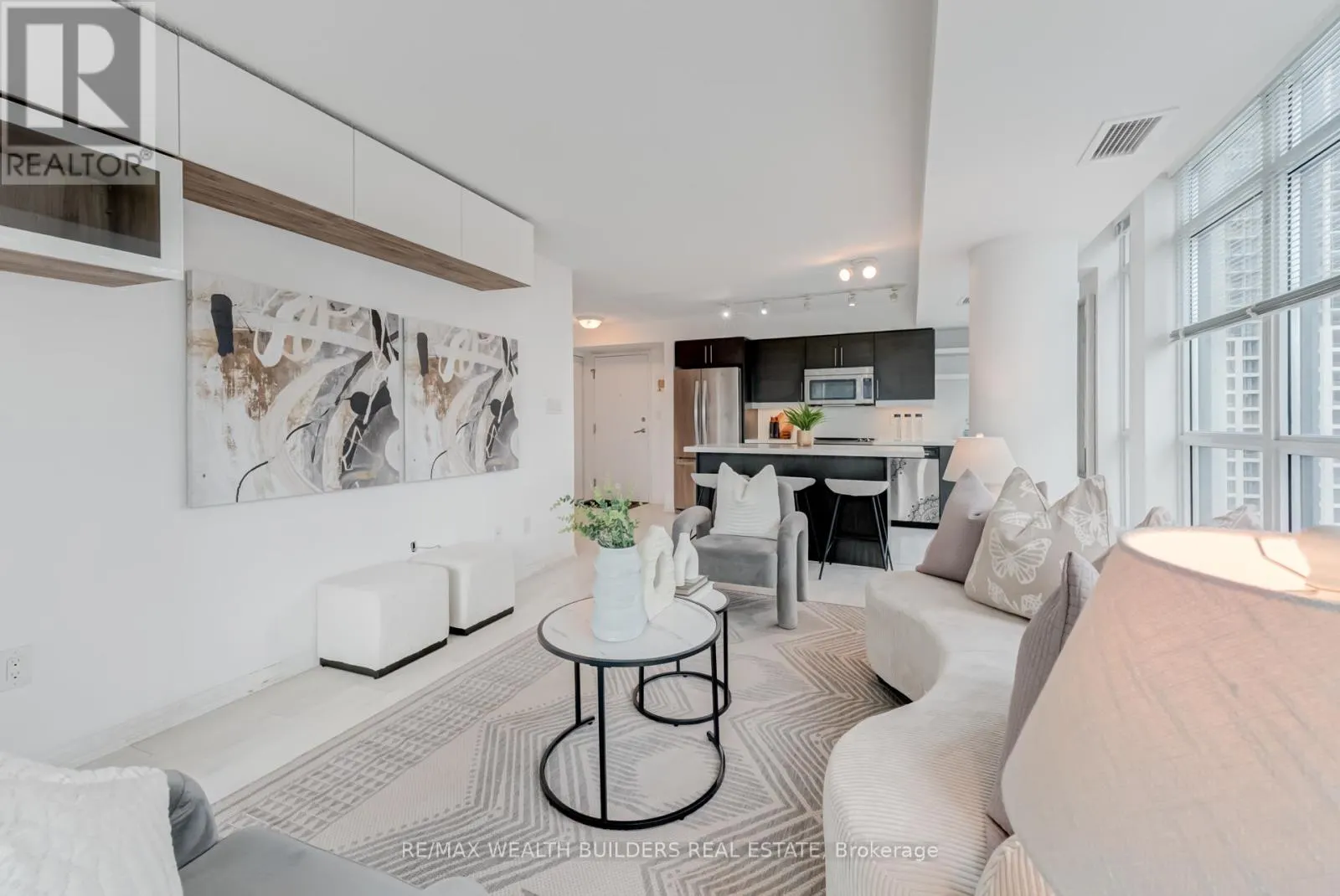 2322 - 400 ADELAIDE STREET E