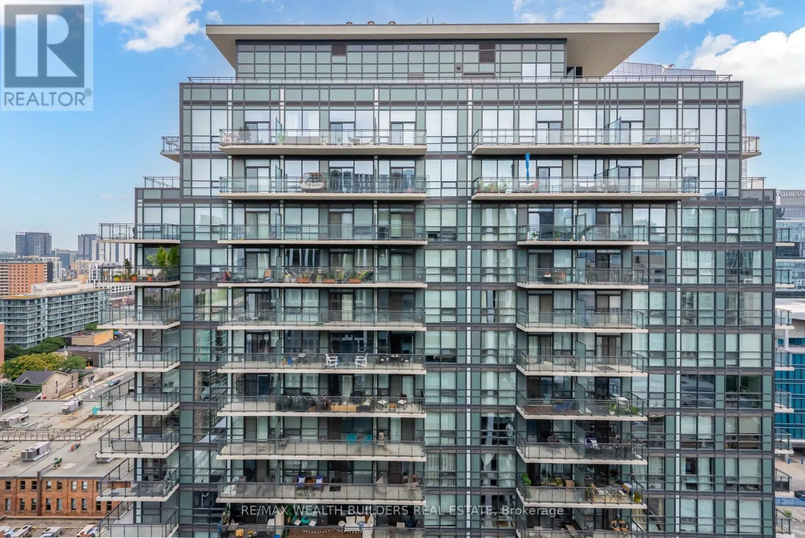 2322 - 400 ADELAIDE STREET E