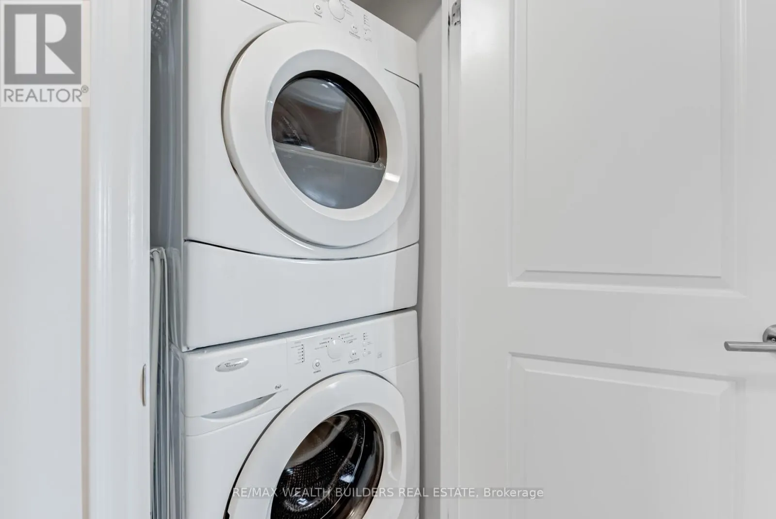 2322 - 400 ADELAIDE STREET E