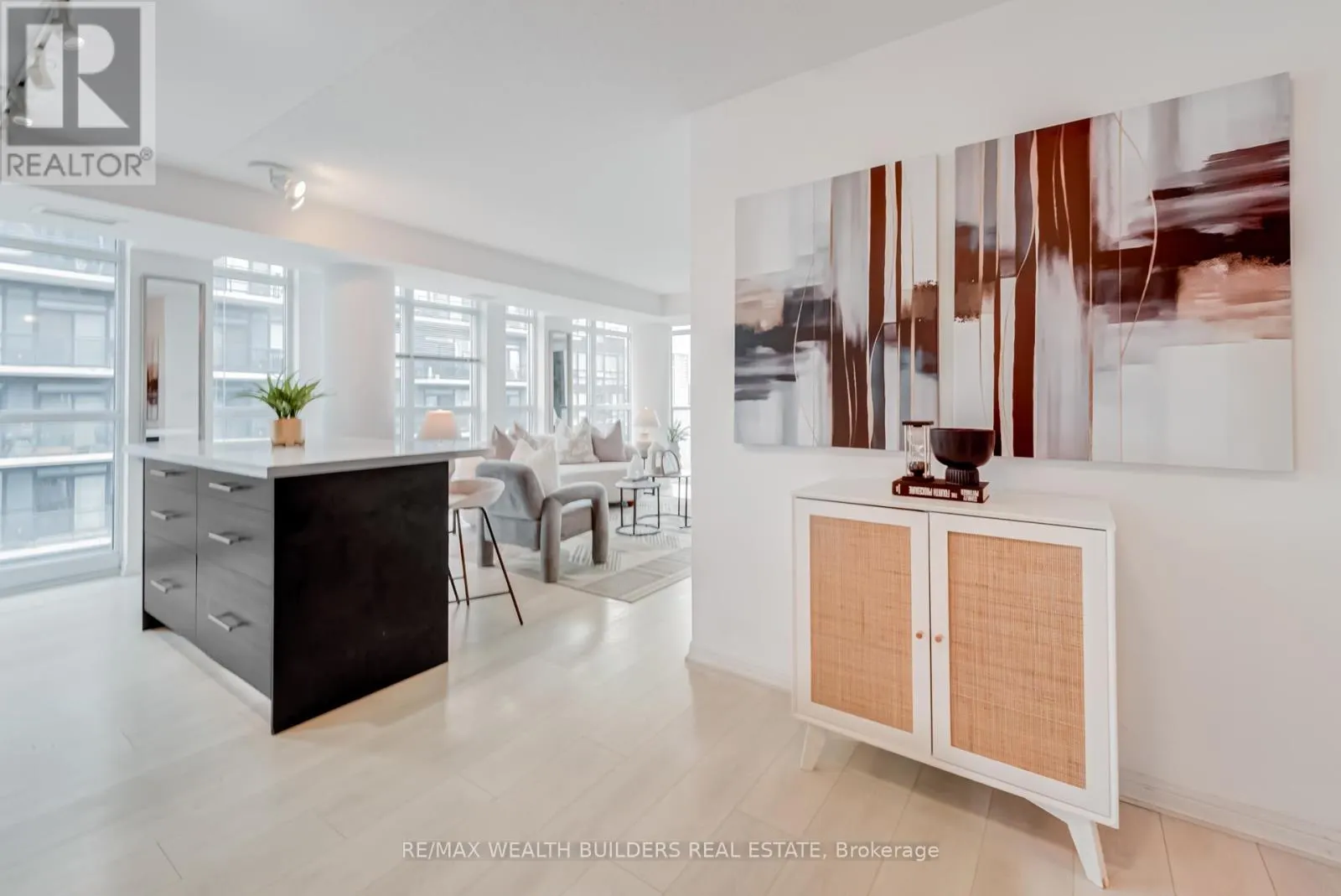 2322 - 400 ADELAIDE STREET E