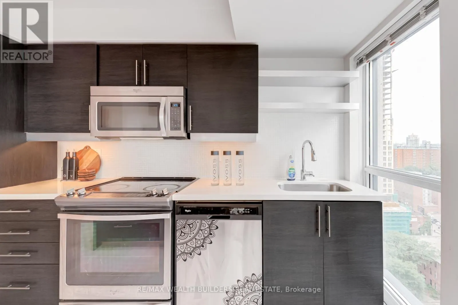 2322 - 400 ADELAIDE STREET E