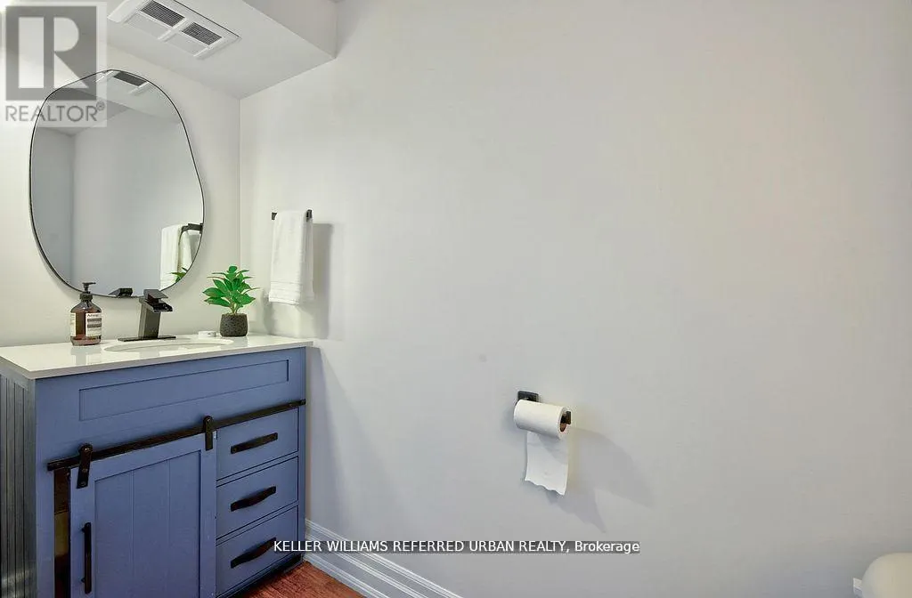 209 - 160 BALDWIN STREET