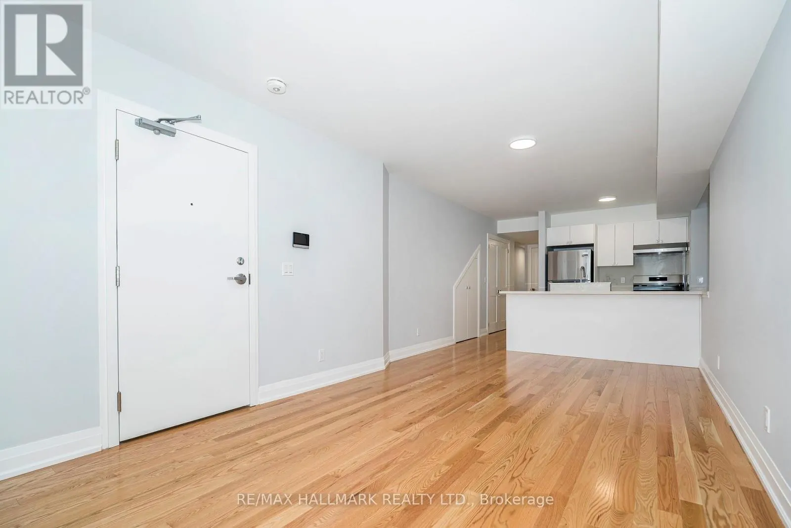 #2 MAIN - 519 GLADSTONE AVENUE