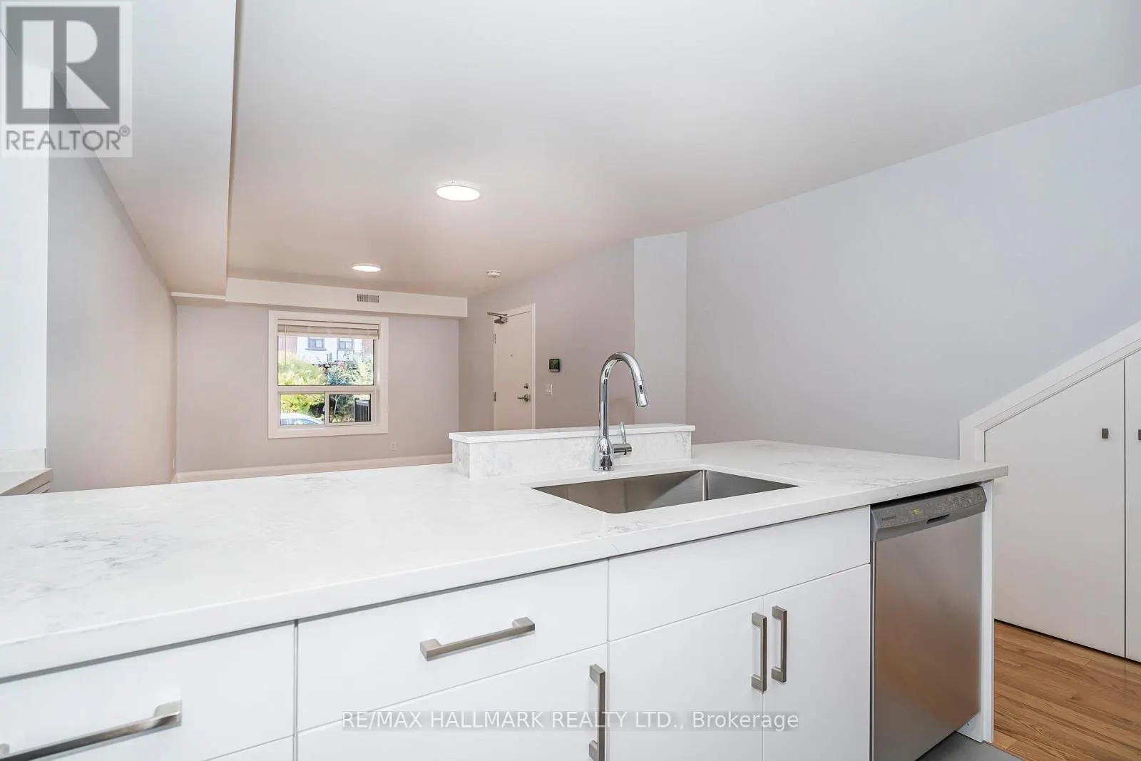 #2 MAIN - 519 GLADSTONE AVENUE