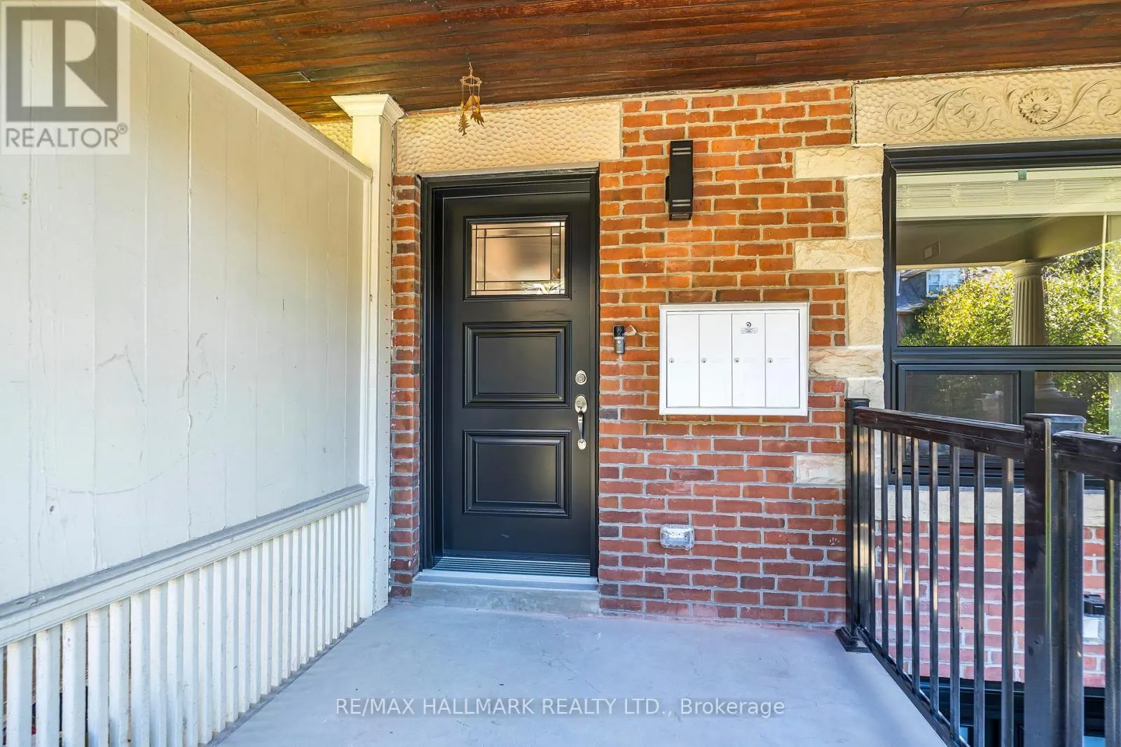 #2 MAIN - 519 GLADSTONE AVENUE