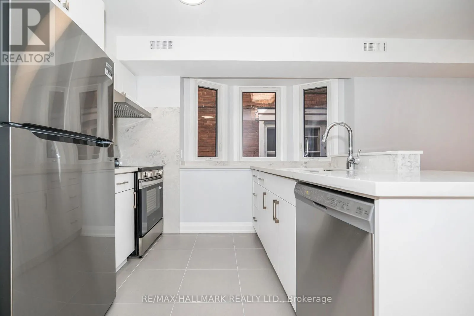 #2 MAIN - 519 GLADSTONE AVENUE