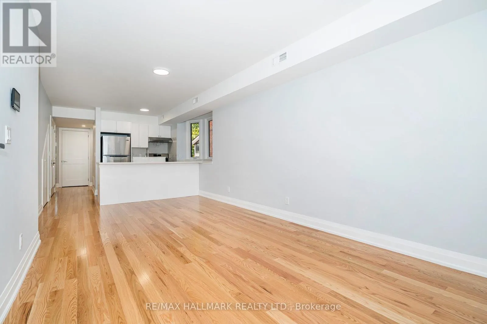 #2 MAIN - 519 GLADSTONE AVENUE