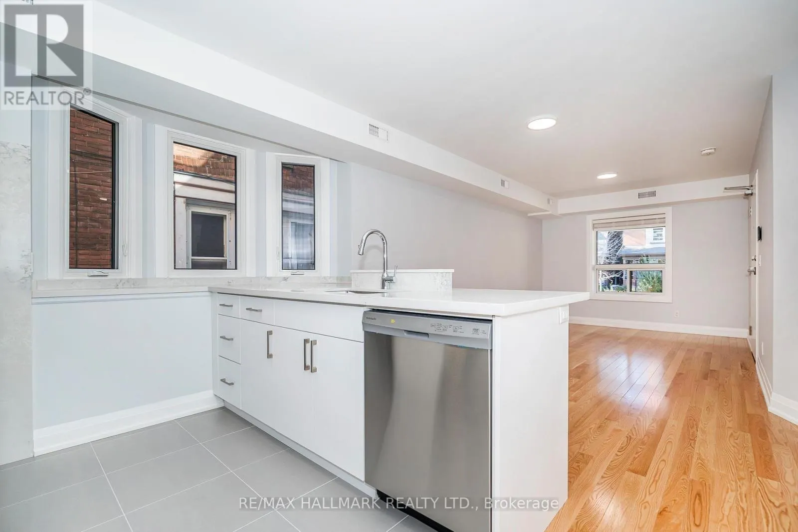 #2 MAIN - 519 GLADSTONE AVENUE