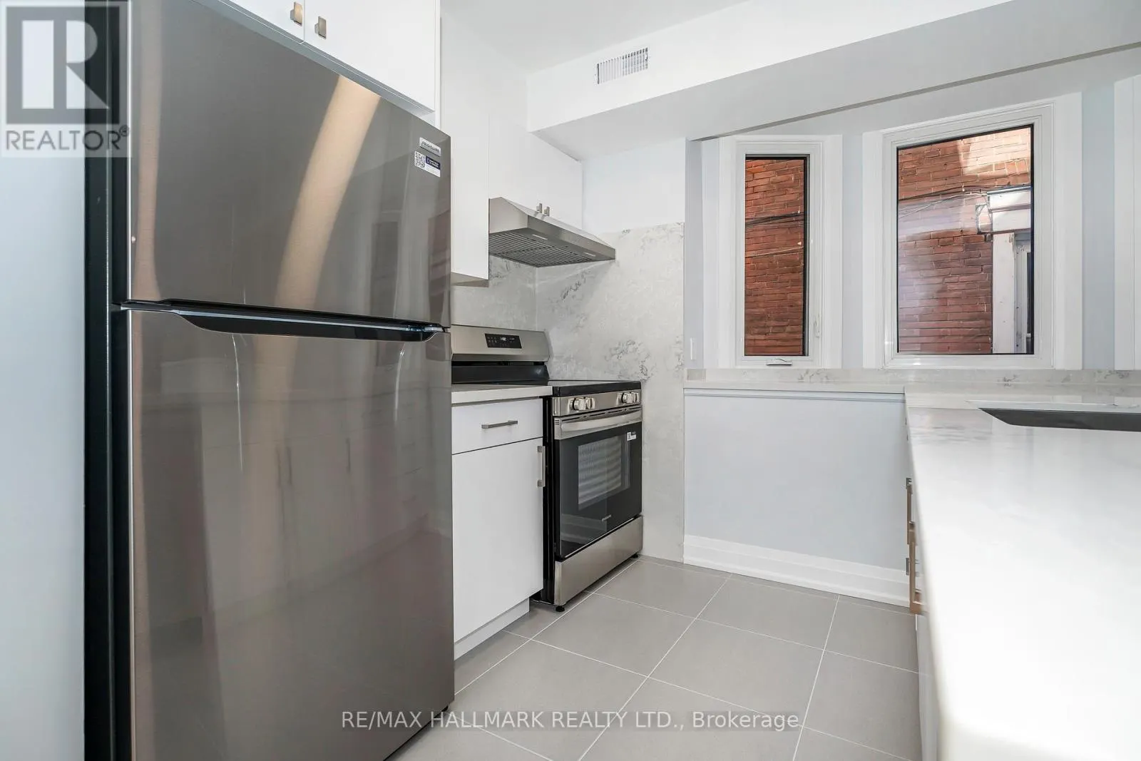 #2 MAIN - 519 GLADSTONE AVENUE