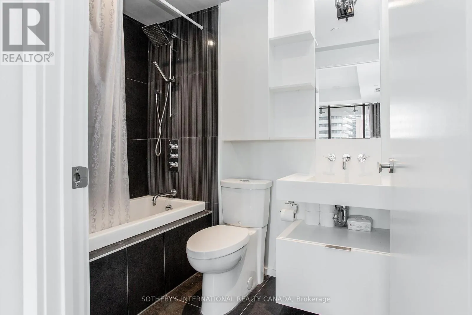 1402 - 5 ST JOSEPH STREET