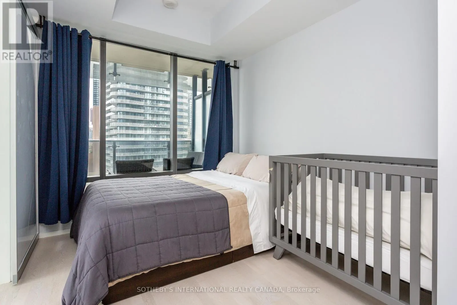 1402 - 5 ST JOSEPH STREET