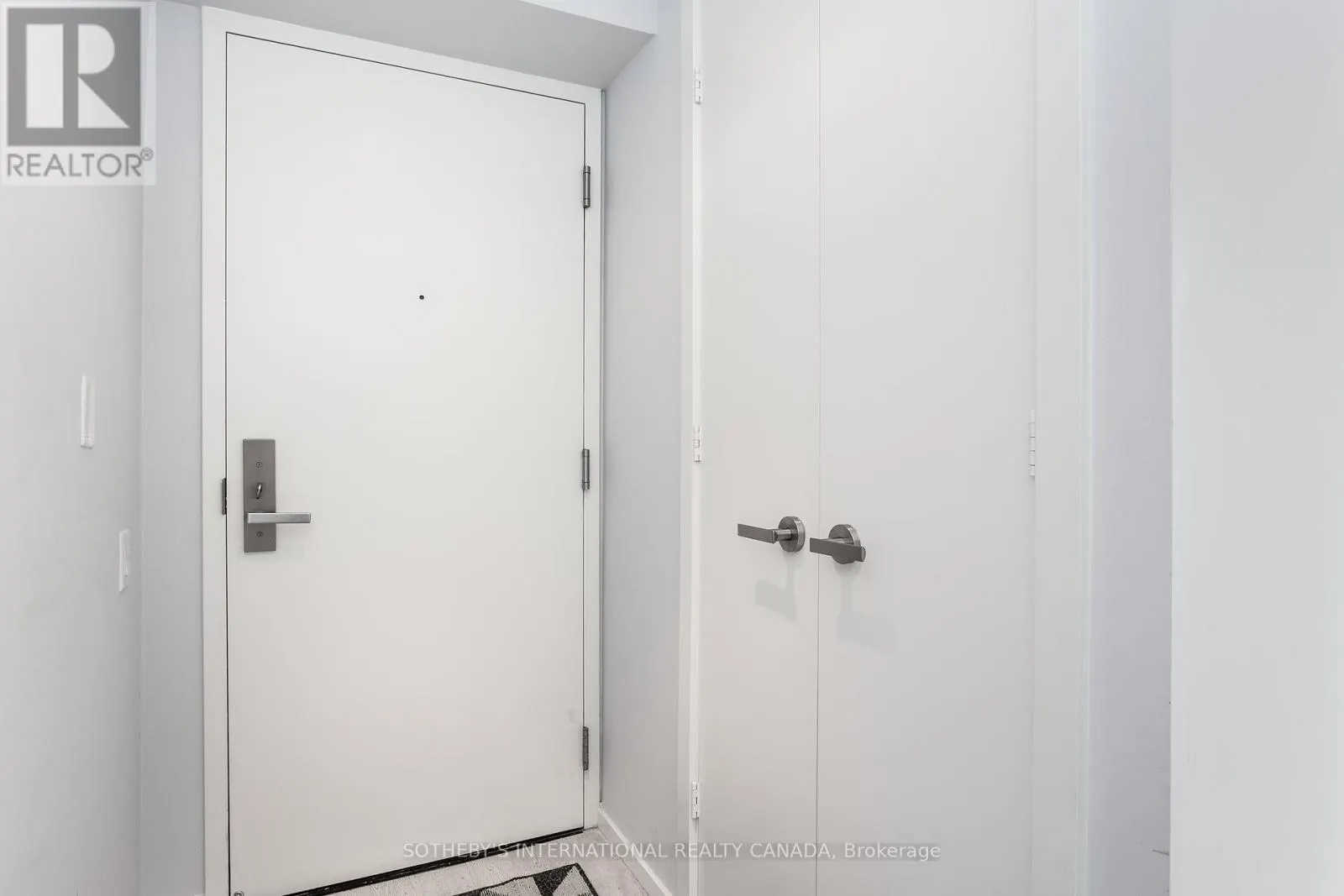 1402 - 5 ST JOSEPH STREET