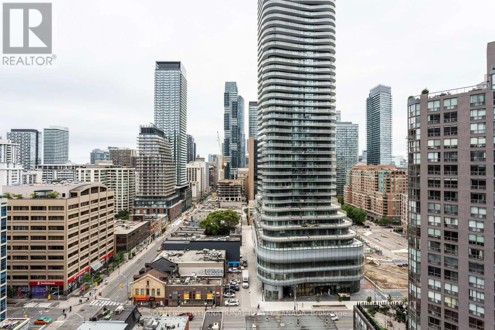 1402 - 5 ST JOSEPH STREET