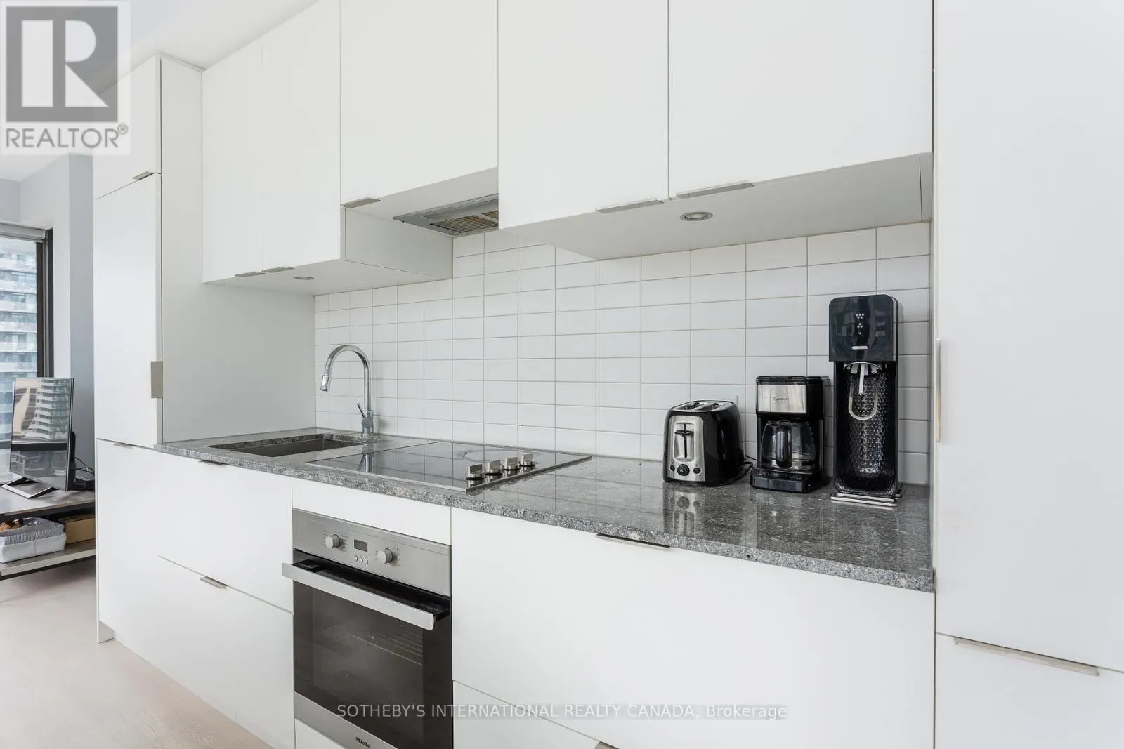 1402 - 5 ST JOSEPH STREET